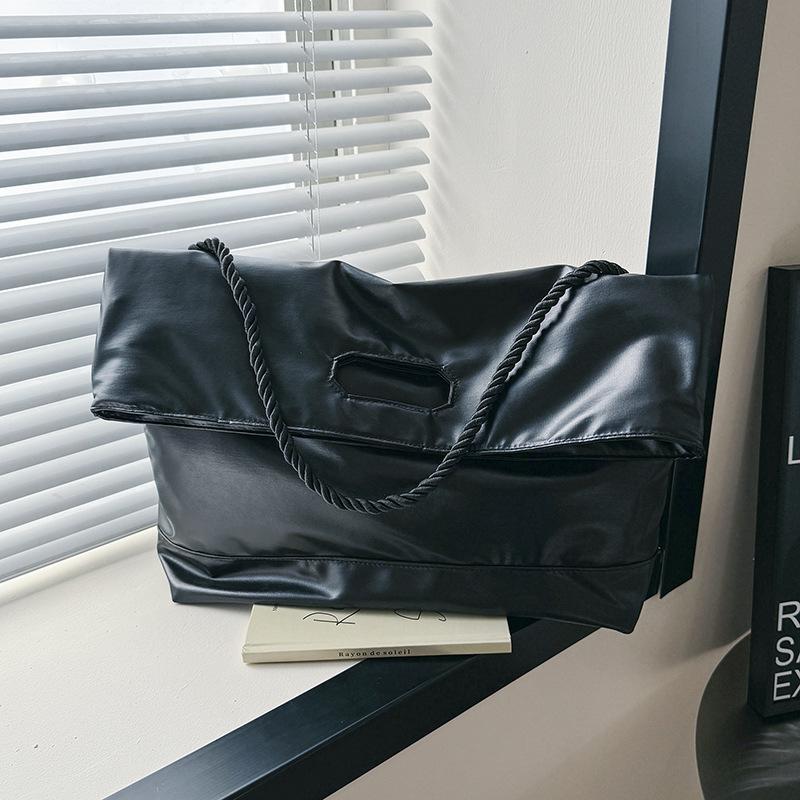 

Простая и модная вместительная сумка-тоут для женщин 2024 года, новая простая большая сумка для поездок на работу, студенческая сумка-мессенджер через плечо чёрный