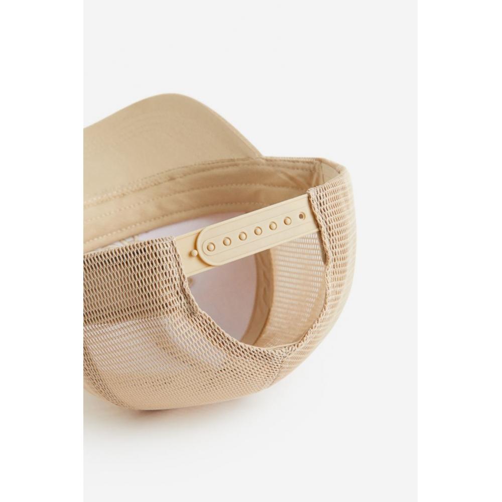 

Кепка HM бежевая