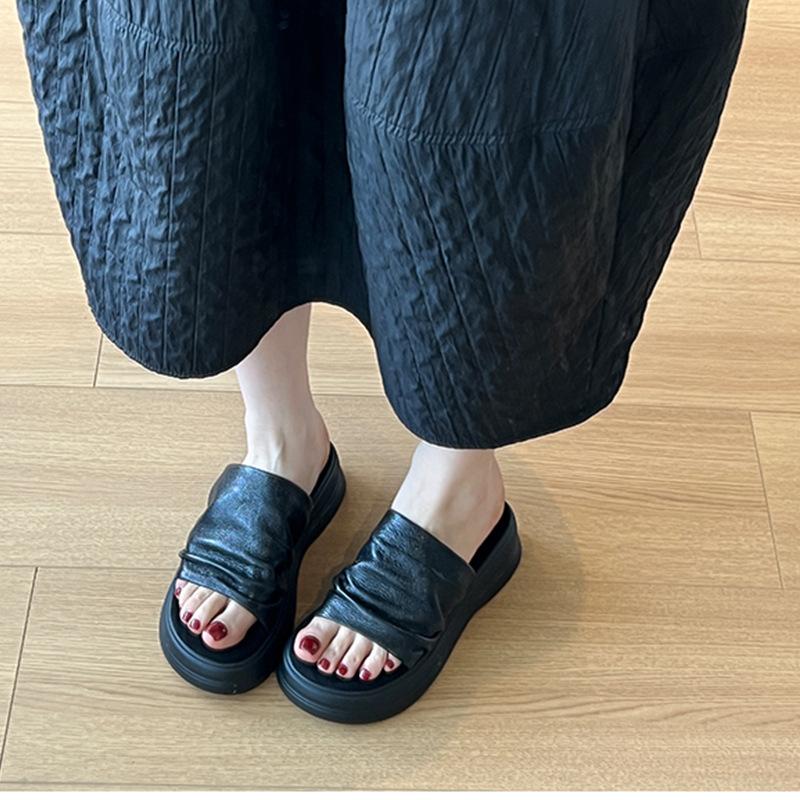 Xiaohongshu popular Chengdu style thick-soled slippers women's summer new retro flat-bottomed outer wear light and not tired slippers