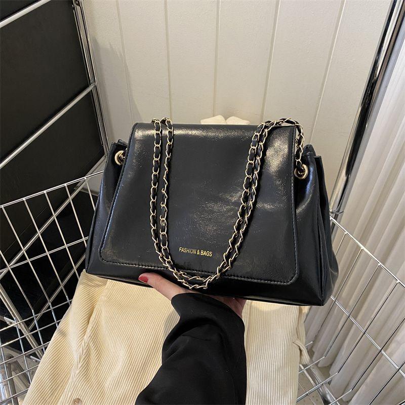 Large Capacity Bag Autumn and Winter 2025 New Retro Fashion Versatile Chain Shoulder Crossbody Premium Commuter Tote Bag