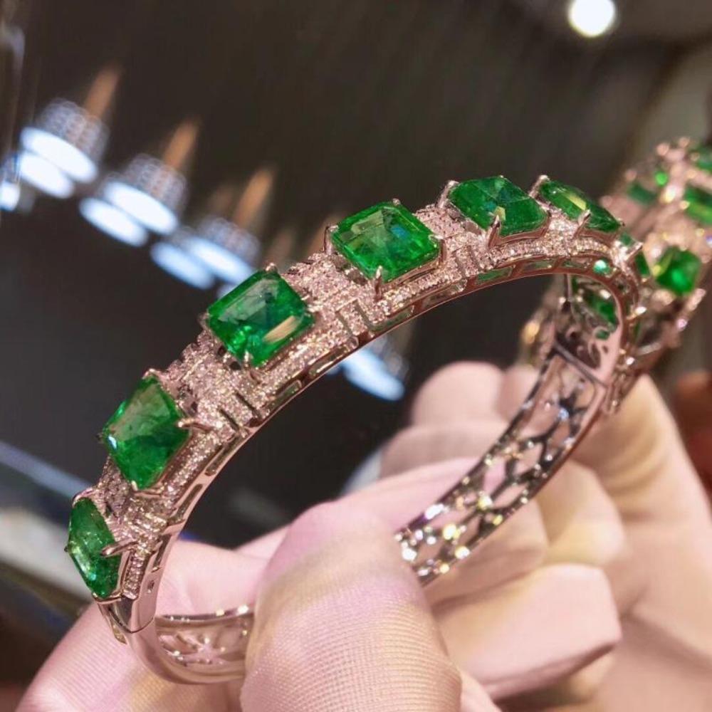 Elegant Simulated Emerald Bracelet 18k Platinum Plated Diamond Jewelry for Luxury Women