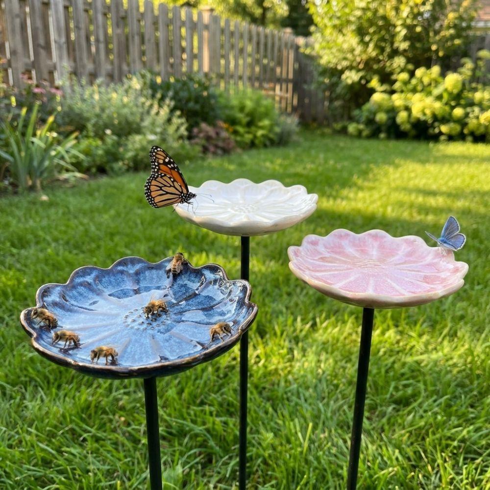 Flower-Shaped Ceramic Bee Feeder Rust-resistant Floral Sculpture Bird Bath Bowl Handcrafted Metal Vintage Style