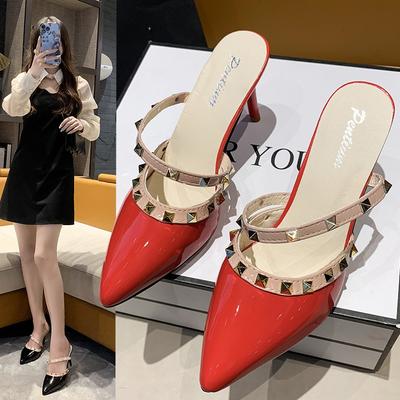 Baotou spitze kalte Hausschuhe Damen Frühling und Sommer neu Ausgehen dicker Absatz Hausschuhe Nieten Temperament vielseitig Damenschuhe Tide