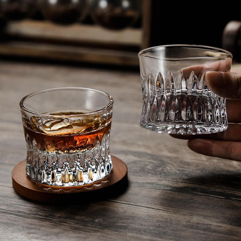 Vintage Carved Crystal Cup Elegant Thick Bottom Cocktail Glass Creative Transparent Whiskey Glass Cups Suitable for Gift Giving