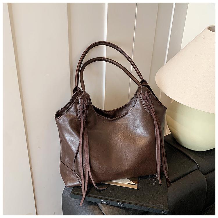 

Retro bag women s large-capacity new autumn and winter versatile simple shoulder underarm bag commuting