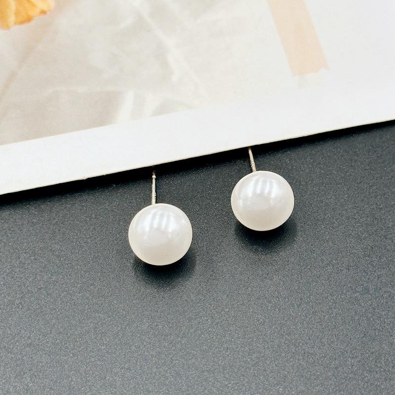 

Light Luxury Retro Circle Stud Earrings Temperament High Sense Celebrity Style Earrings Earrings