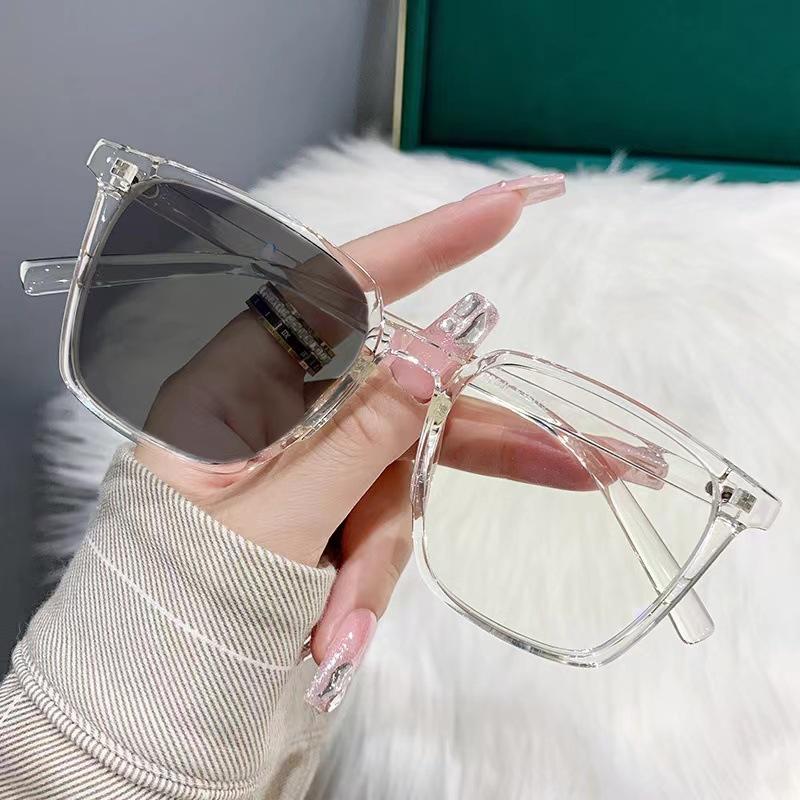 

New Color-changing Myopia Glasses For Men And Women Renaissance Myopia Glasses Against Blue Light Flat Light 80766 -1.5 прозорий