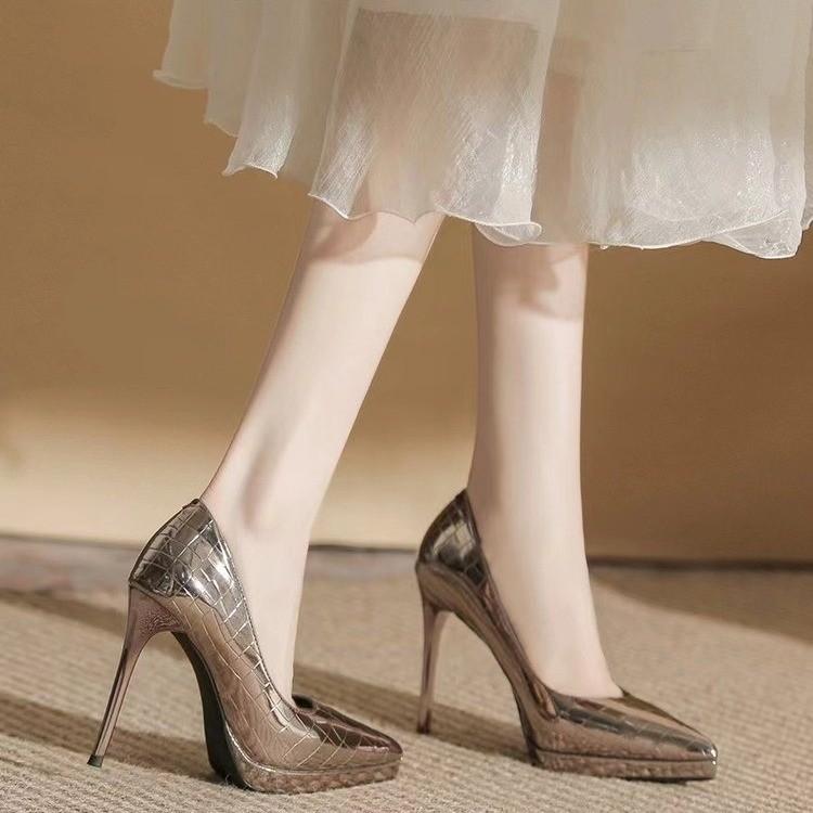 Móda 2024 Platformové podpatky Šněrovací Značkové lodičky Boty pro africkou ženu Mělká špička Sexy sandály Špičatý klínek Lakovaná kůže Nazouvací Gol