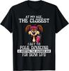 In meinem Alter ist das Nächste, was ich dem Pole Dance komme, das Greifen von Geschenken Unisex T-Shirt