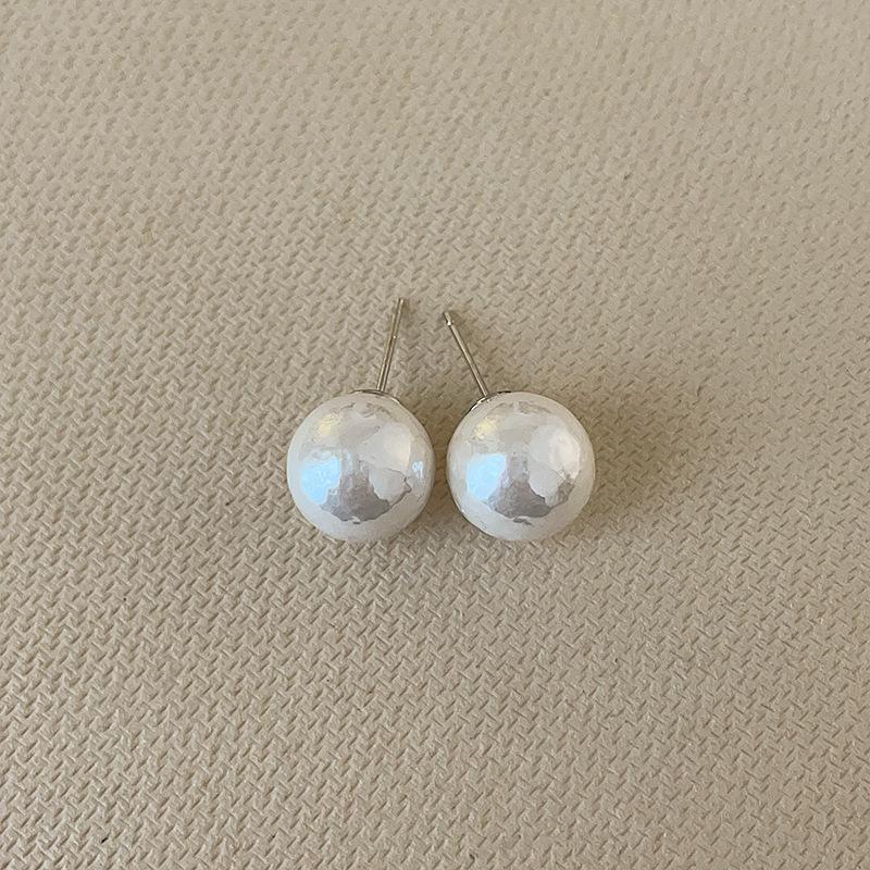 French Retro Irregular Pearl Stud Earrings Women'S Simple High-End Personality Fashion Temperament Versatile Earrings