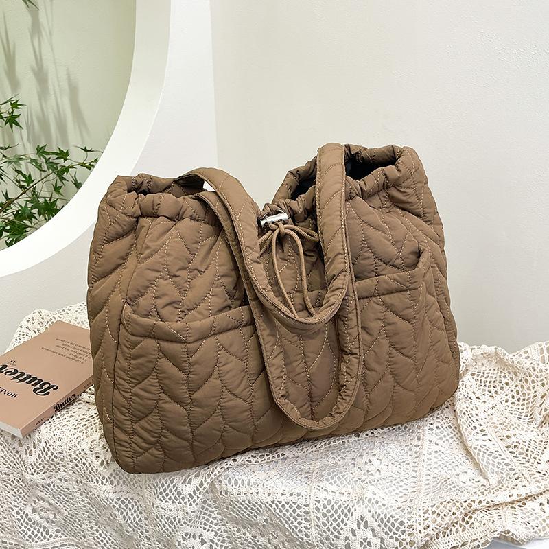 ins trendy fashion large-capacity tote bag 2025 spring new Korean version embroidered thread diamond shoulder bag high sense