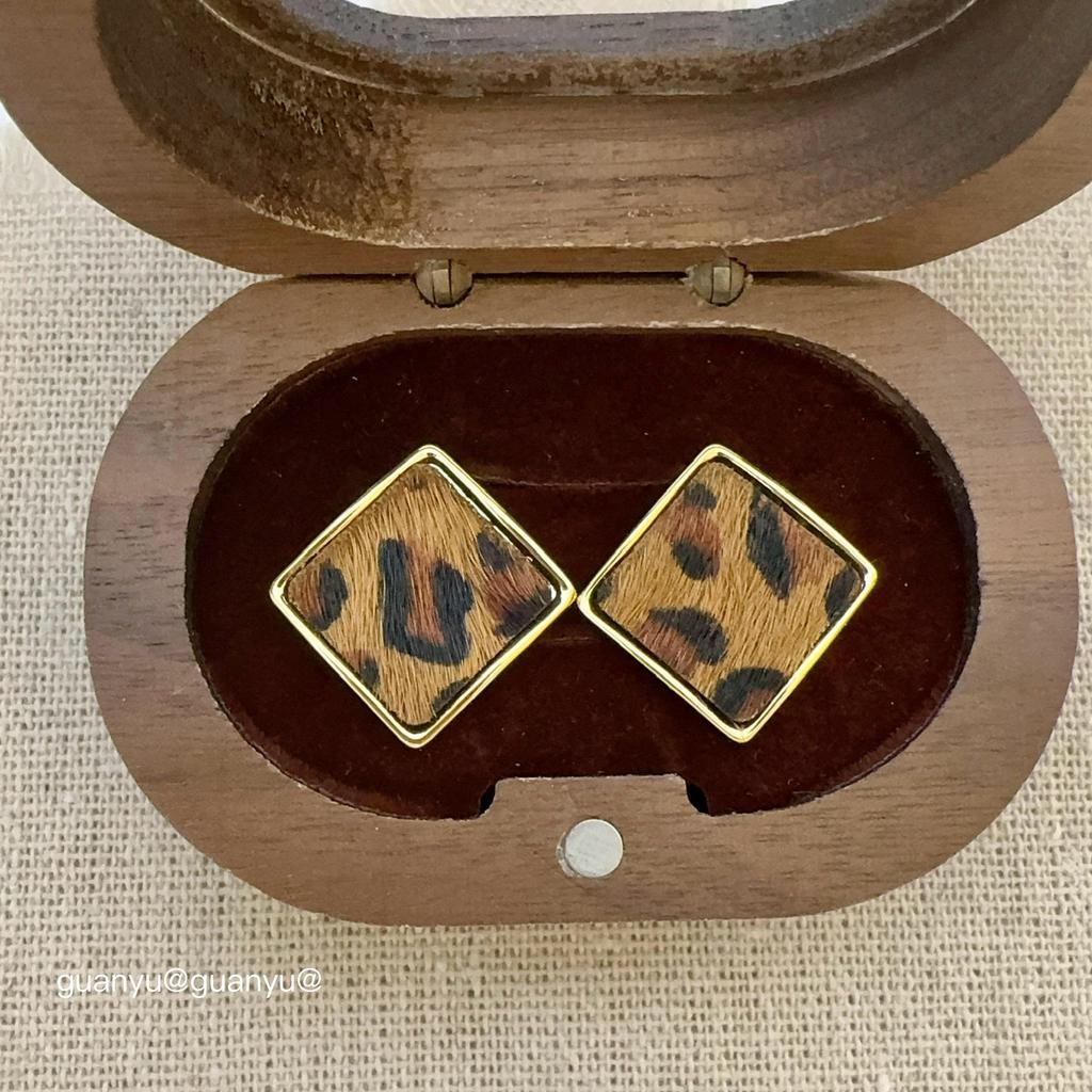 Leopard Print Square Stud Earrings: Chic, Luxurious, Versatile for Women - Perfect for Autumn/Winter