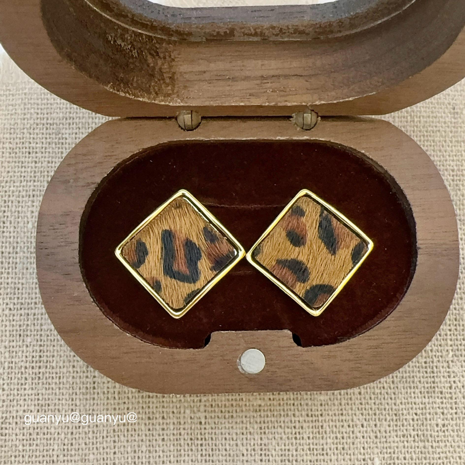 Квадратные серьги-пусеты с леопардовым принтом: Шикарный, Роскошный, Универсальный для женщин - Идеально для осени/зимы