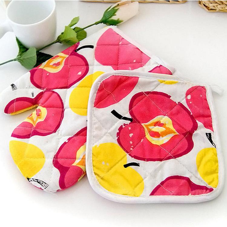 Thickened Microwave Heat-Resistant Gloves with Velvet Lining & Insulation Pad - Two-Piece Set
