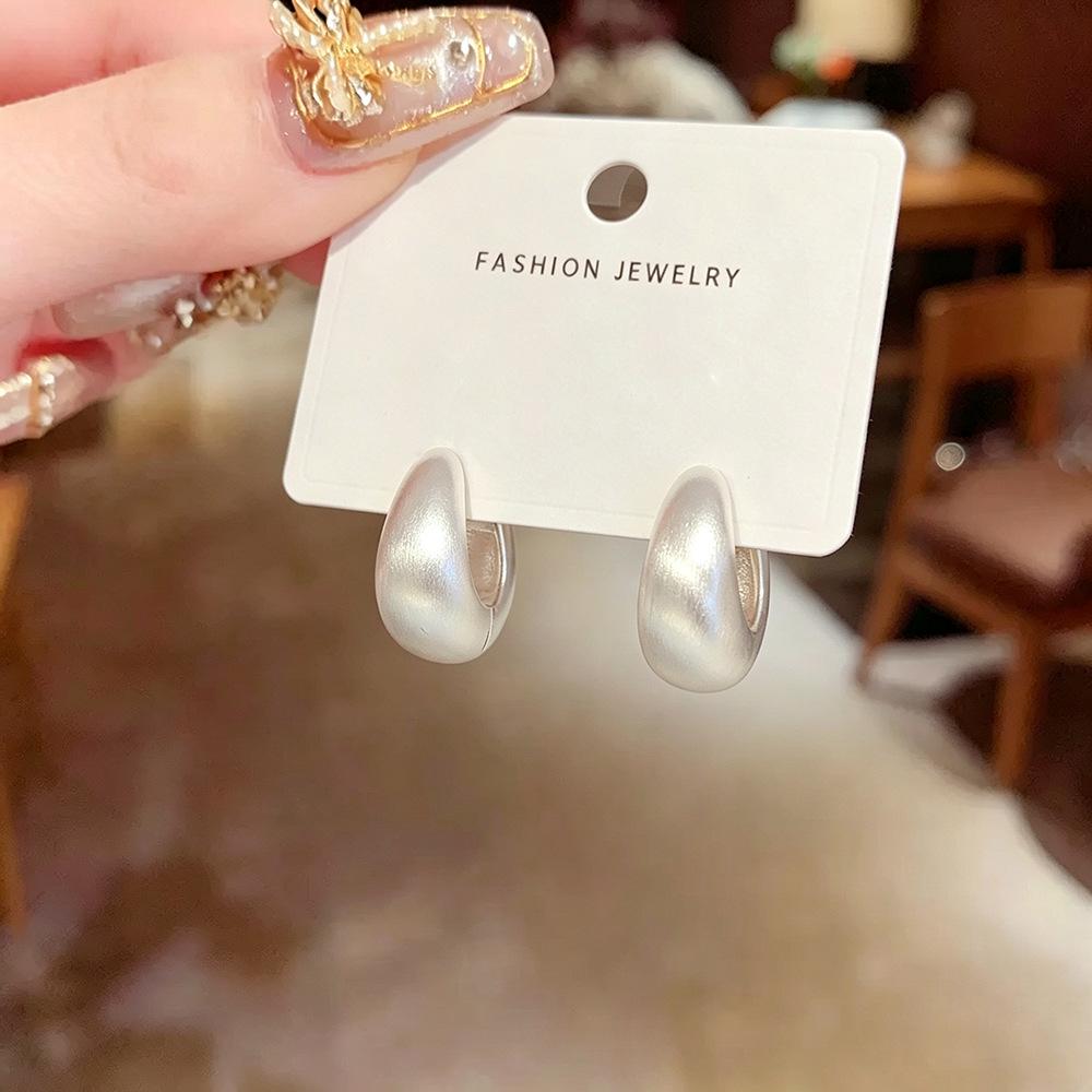 Retro U-Shaped Brushed Ear Cuff: Elegant European & American Design, Versatile Women's Earrings