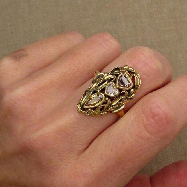 Sanjie Retro Floral Women's Ring with Heart-Shaped Champagne Gemstone