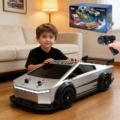 1/24 Ölçekli 4WD Uzaktan Kumandalı Drift Araba Kamyon Yüksek Hızlı Hobi Sınıfı Yarış Aracı Drift Lastikleri LED Işık Erkek Çocuklar İçin Hediye