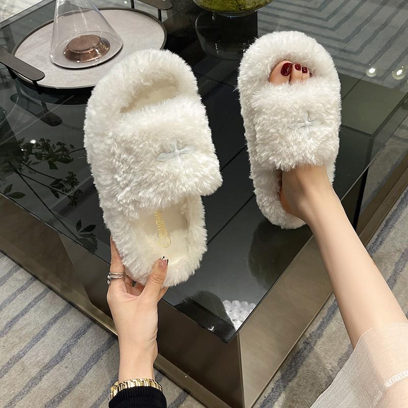 2024 Trendy Korean-Style Curly Fluffy Fur Slippers for Women - Comfortable One-Strap Design