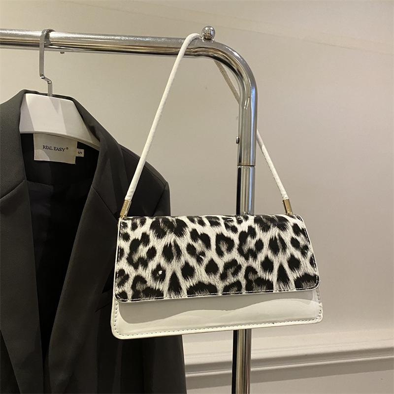 Leopard Print Niche Fashion Popular Shoulder Bag New Versatile Texture Fashionable Foreign Style Messenger Bag High Sense Design
