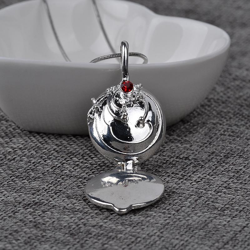 Vintage Verbena Necklace: Retro Style Fashion Accessory