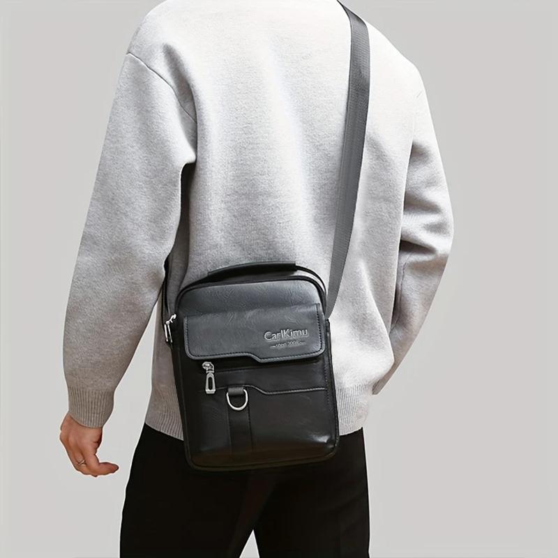 Men's bags can be carried e shoulder with a slanted strap. Made of PU material, they are suitable for business outings.