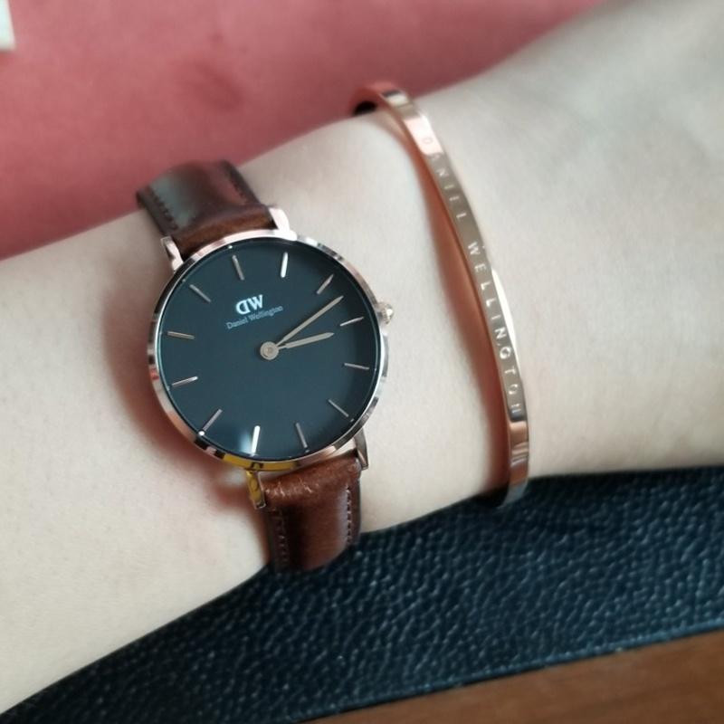 DANIEL WELLINGTON European and American Watches Women's Watch Quartz Movement Leather Strap 32mm Black Dial Women's Watch 30 Meters DW00100177