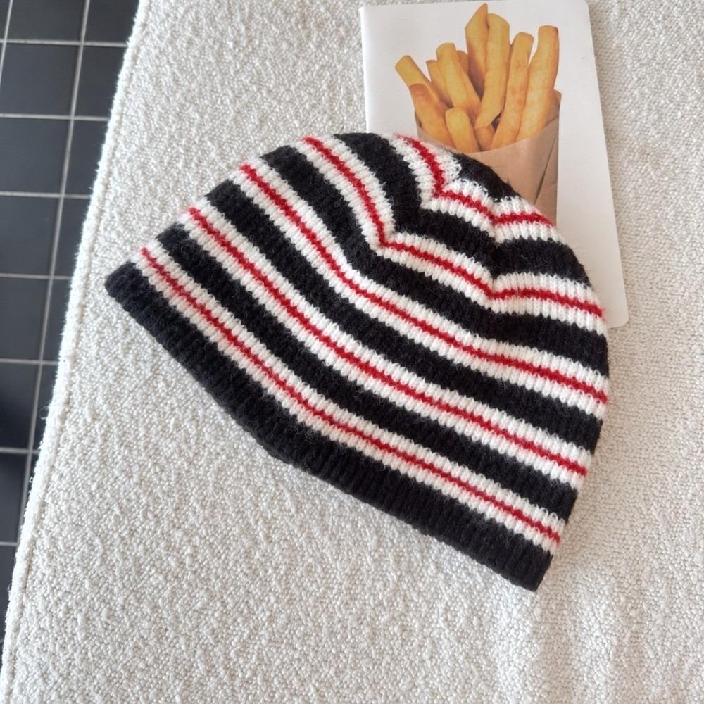 56-58cm Size Stripe Knitted Beanie Hat Polyester Soft Cold Proof Hat Warm Winter Beanie  For Women