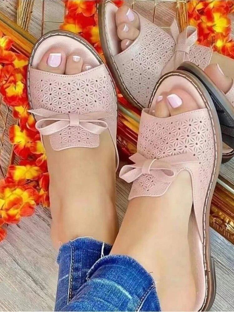 2022 Outdoor Bow Beach Slippers Women Fashion Plus Size 43 Bow-knot Flat Slippers Comfort Summer Closed Toe Women Roman Sandal