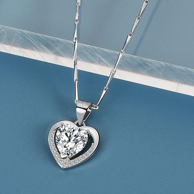 Sweet Heart Pendant Short Collarbone Necklace for Women Simple and Versatile