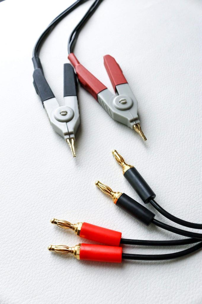 LCR meter, resistance measurement, Kelvin, clip, banana clip, 4 terminals, impedance, wiring, measurement, test wire, test lead.