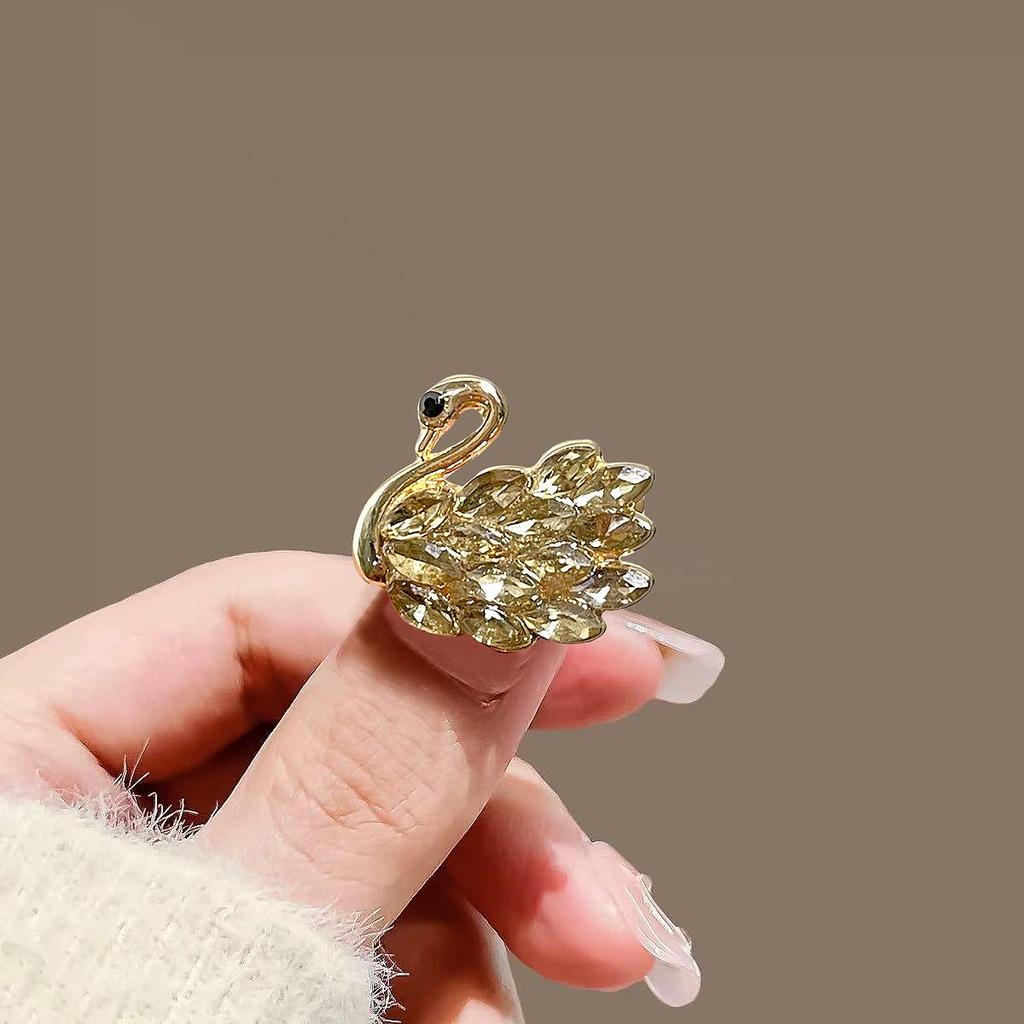 Elegant Black Swan Brooch: Exquisite Women's Pin for Suit Jackets
