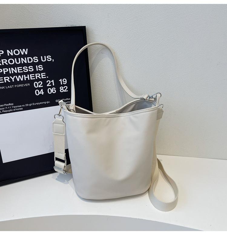 2025 New Trend Oblique Span Bag Niche Simple Casual Shoulder Bucket Bag Retro Premium Texture Solid Color Women's Bag