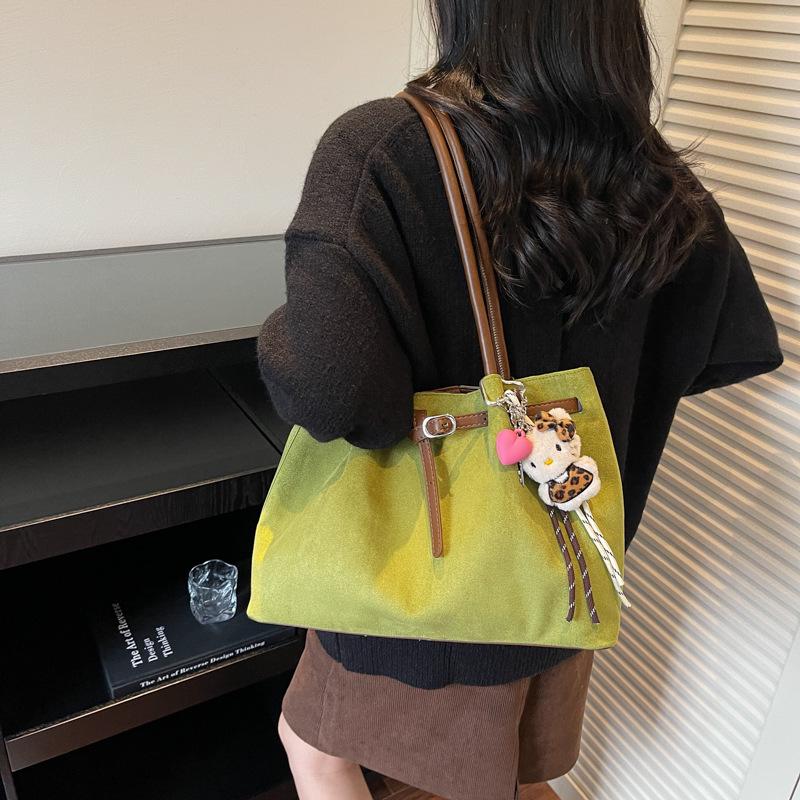 

Women s Large Capacity 2025 Autumn/Winter Frosted Retro Deerskin Shoulder Tote Bag Without Pendant зелёный