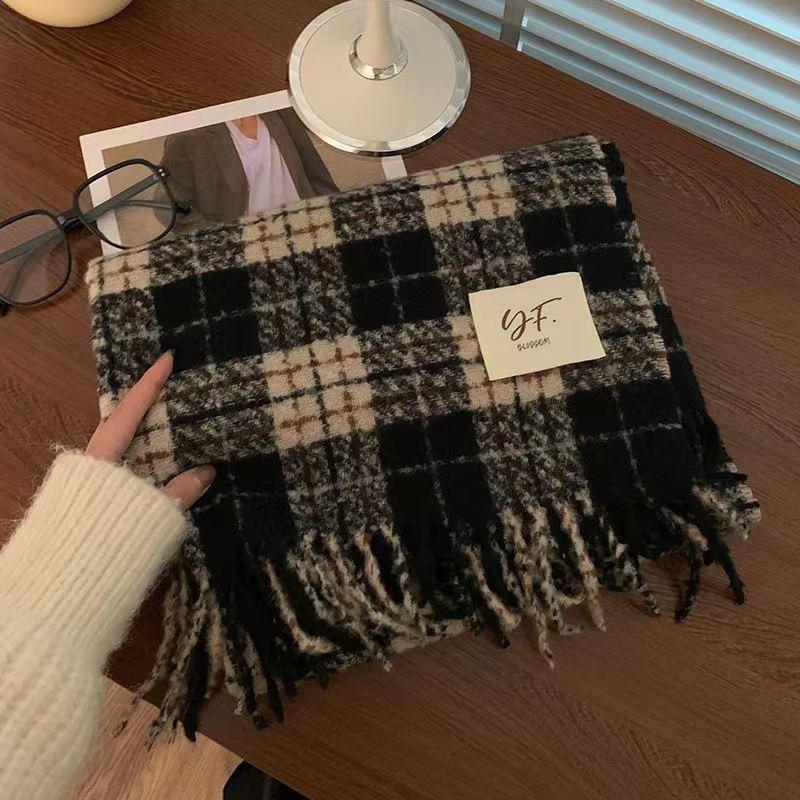 New Hong Kong style retro high-end plaid scarf for girls, white dual-purpose warm and cold imitation cashmere scarf shawl