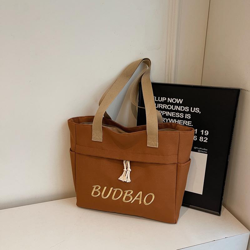 Women's Niche Design Casual Shoulder Bag 2025 Spring Foreign Style Fashion Personality Large Capacity Portable Tote Bag