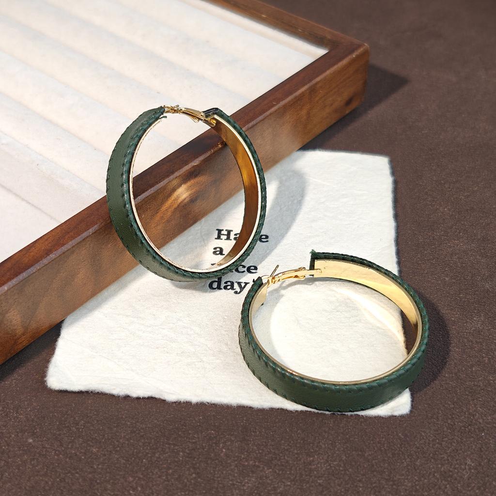 Exaggerated personality leather metal circle earrings, high-end sense retro niche earrings, unique temperament fashion earrings women