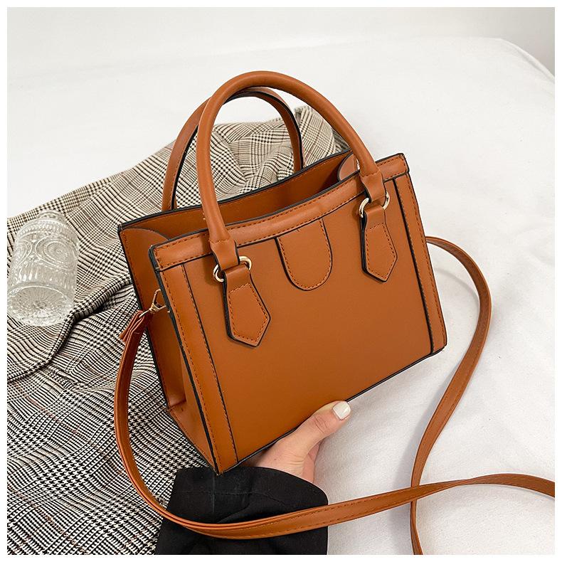 

Текстурована портативна маленька квадратна жіноча сумка 2024, нова корейська версія сумки через плече, модна і проста сумка-месенджер коричневий