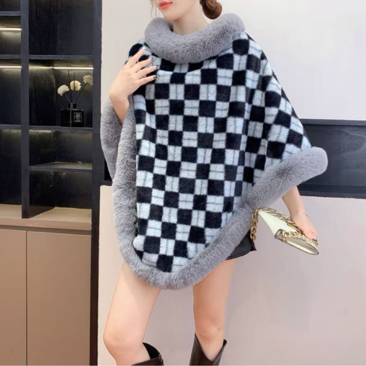 

2025 Irregular Fur Collar Plaid Contrasting Cloak Shawl Women s Headwear with Velvet Cloak Fur Coat світло-сірий колір