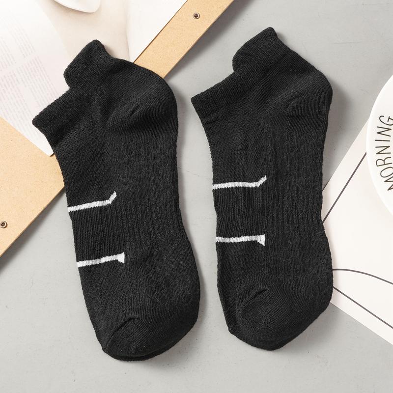 Men's Honeycomb Patterned Athletic Socks for Breathability Comfort Antibacterial Properties and Odor-free Feet.