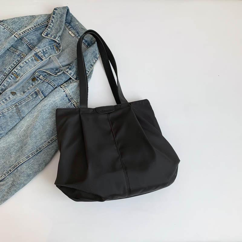 Large-capacity women's bags, new fashionable waterproof bags, portable shoulder large bags, casual and simple cloth bags.