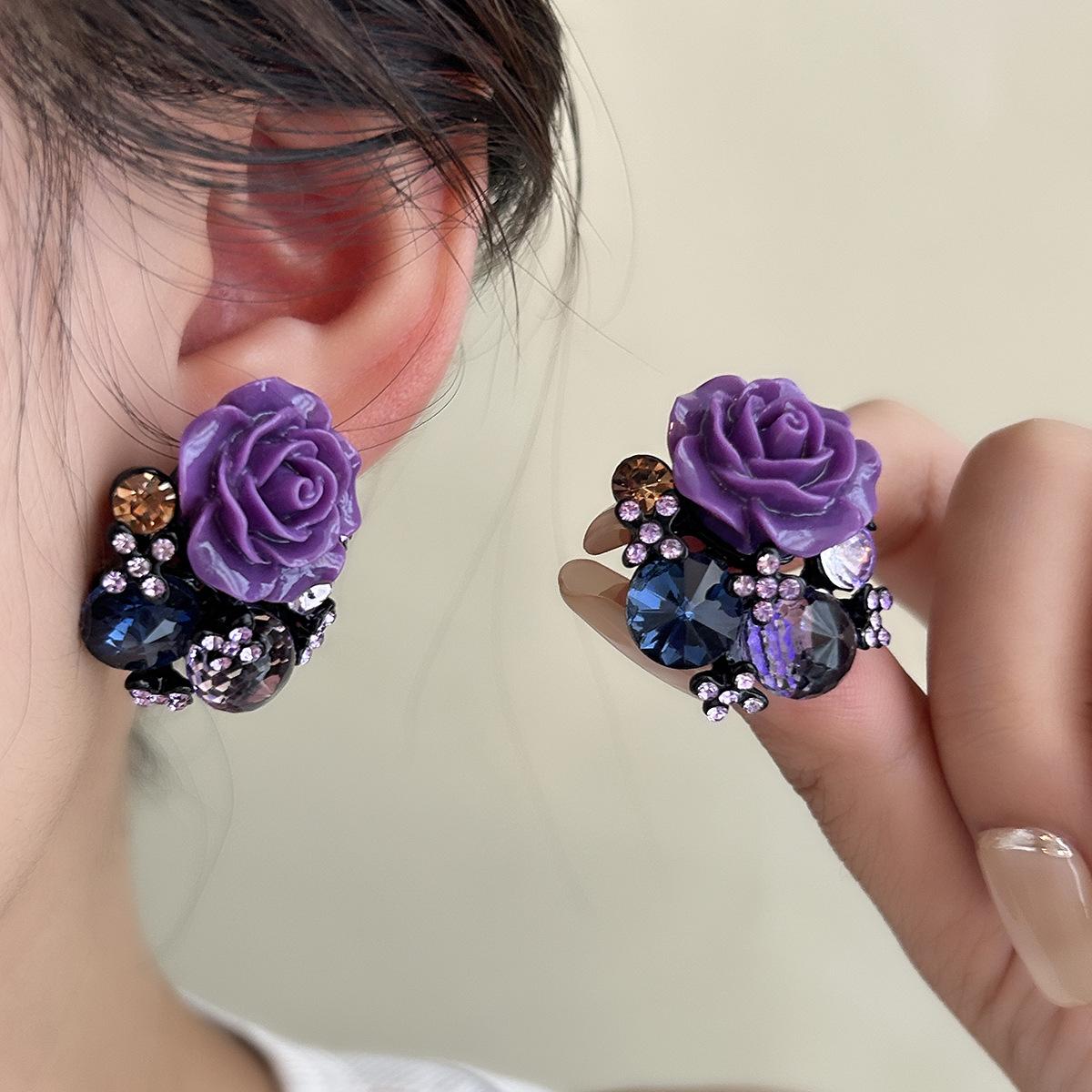 Elegant Silver Needle Rhinestone Rose Stud Earrings – Unique Vintage Retro Design