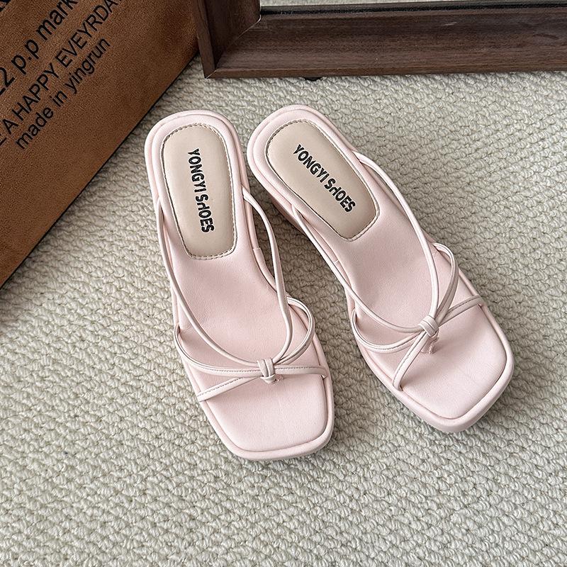 Korean Version of Lady Wind Outside Wearing Beach Cool Slippers 2025 New Summer Straps Flat Bottom with Skirt Roman Cool