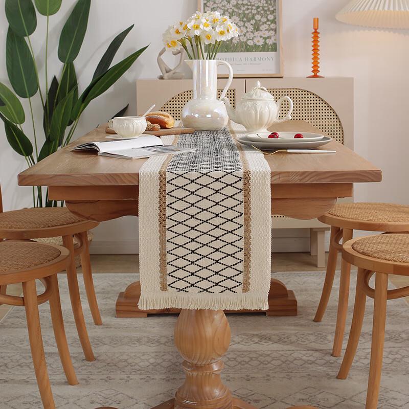 Light Luxury Symmetrical Tassel Table Runner