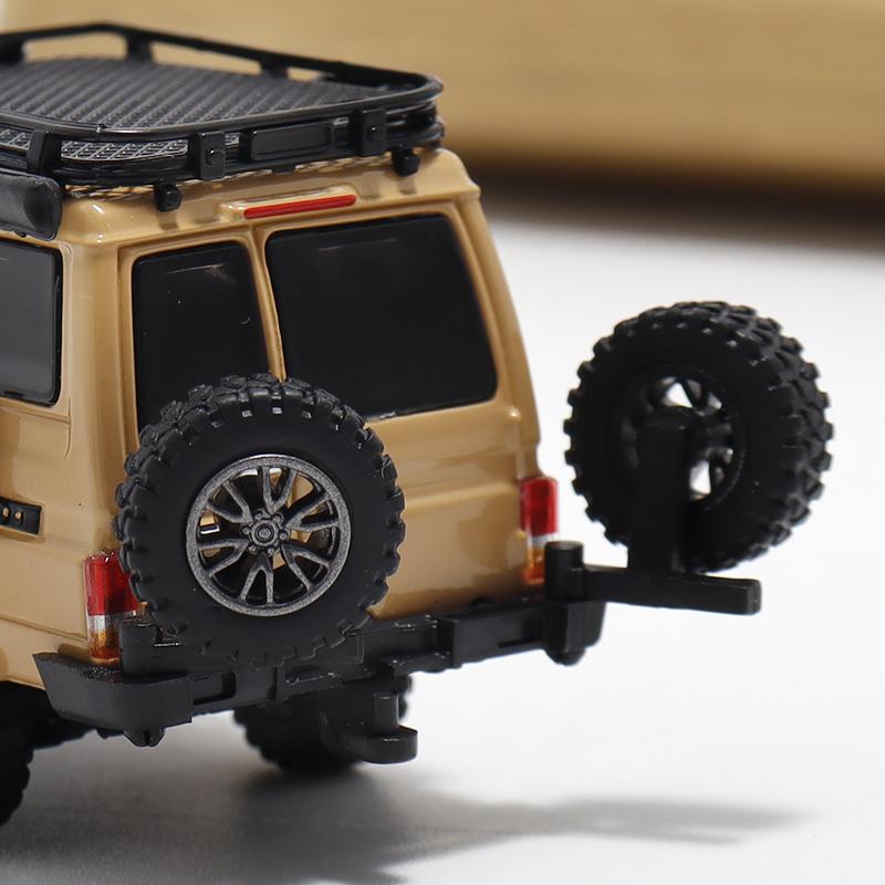 Toyota Land Cruiser LC78 1:64 Land cruiser J70 personnel carrier diecast alloy car model, collection ornament, adult decoration.