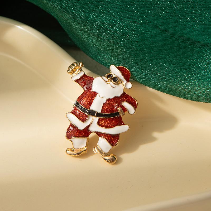 Christmas Brooch for Women European Style Metal Enamel Wreath Brooch with Hollow Rhinestones Elegant Fashion Jewelry for Party Outfits