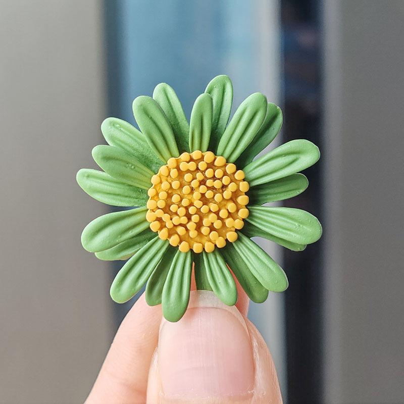 

Alloy Brooch Elegant Design Fashion Accessory for Women Lightweight Durable Metal Pin Suitable for Various Outfits and Occasions Stylish Jewelry Piece One size зелёный