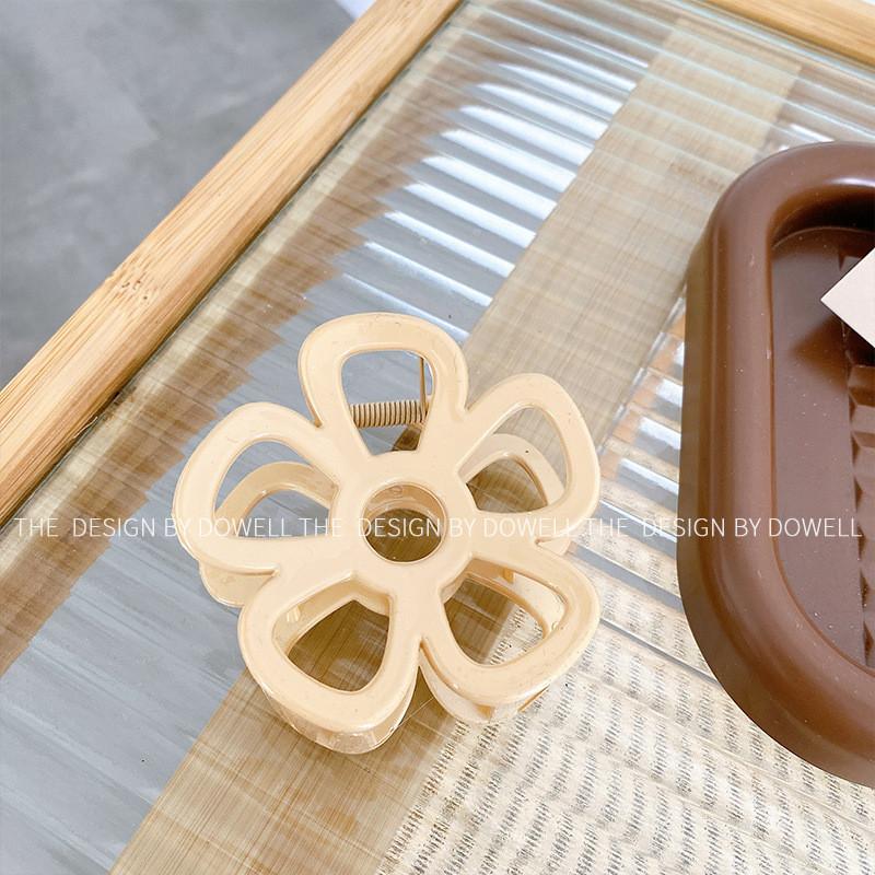 Chic Flower Patterned Hair Claw Clip In Vibrant Colors For Fashionable Hair Styling