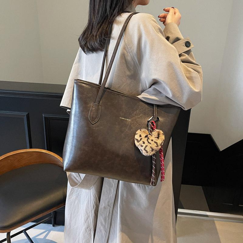 Retro Fashion Large-capacity Bag Women's 2025 New Casual Versatile Shoulder Bag Commuting To Work Portable Tote Bag