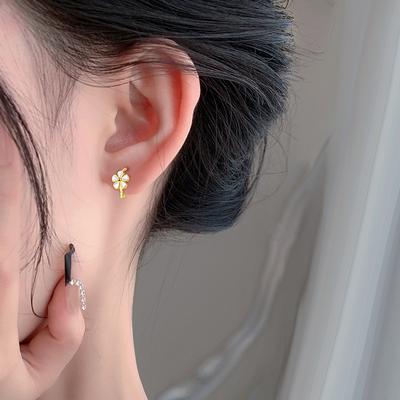Elegant and Fresh Flower Ear Buttons for Women Niche Design Earrings Student Trend