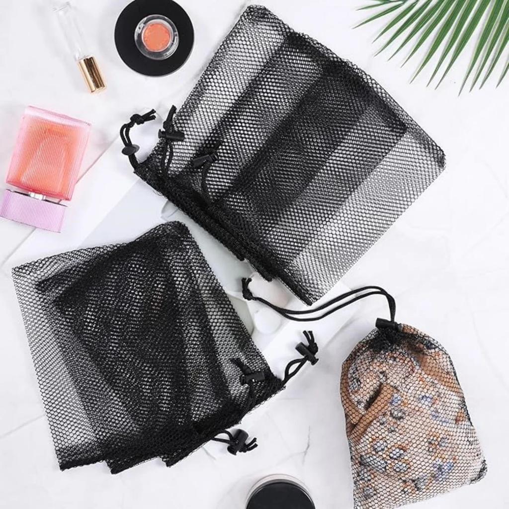 Netzbeutel mit Kordelzug. Eine kleine Netztasche, geeignet für Sport, Schwimmen und die Aufbewahrung von Bällen. Reise-Aufbewahrungstasche, Mehrere Größen
